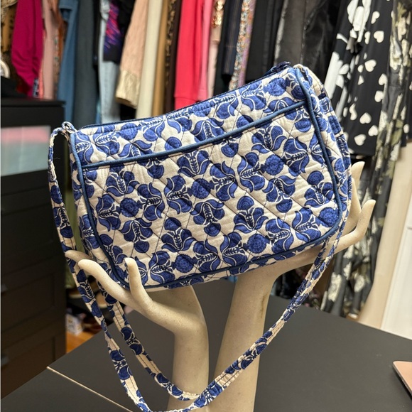 Elegant Blue and White Floral Crossbody/Adjustable Bag - Picture 2 of 8